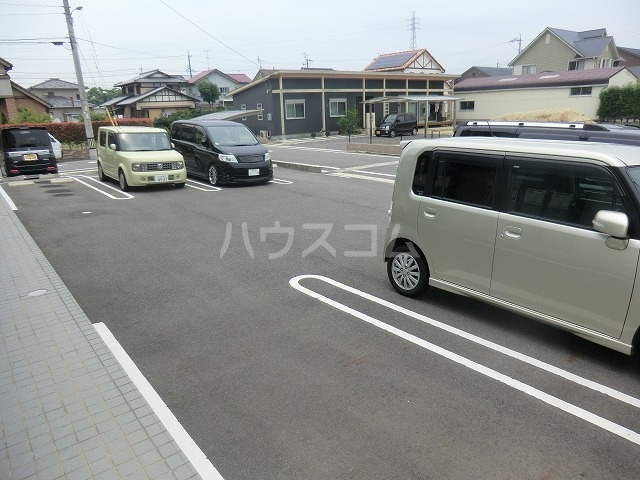 27/30 駐車場