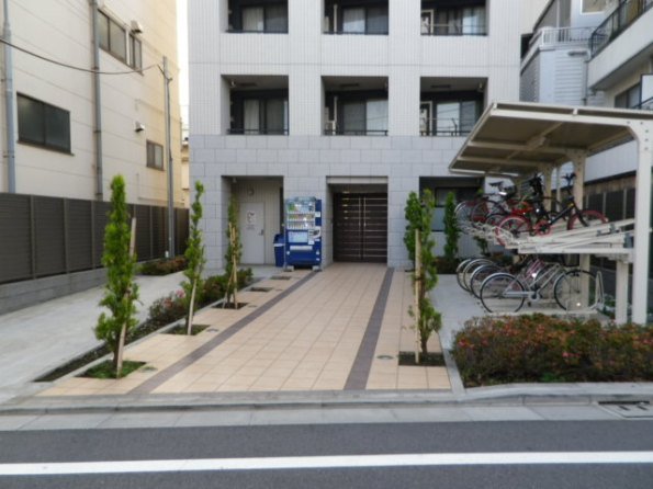 21/29 エントランス