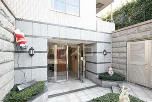 13/22 エントランス