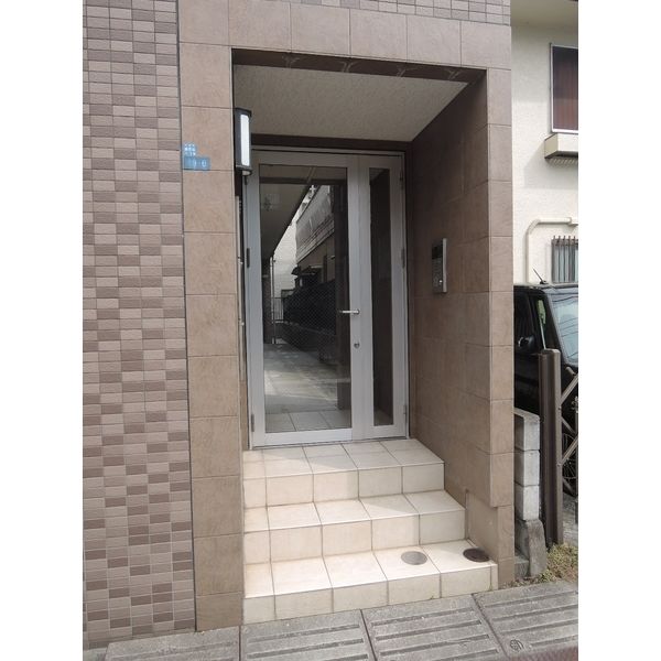 15/19 エントランス