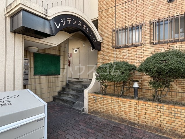 23/30 エントランス