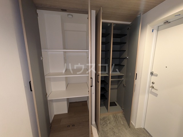 26/30 エントランス