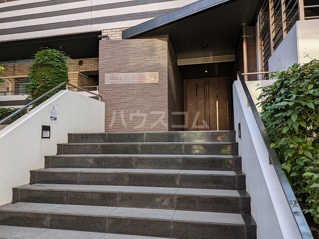 27/30 エントランス