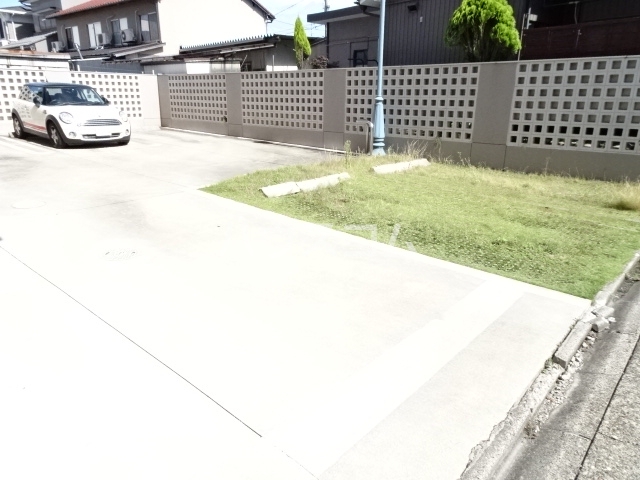 14/21 駐車場