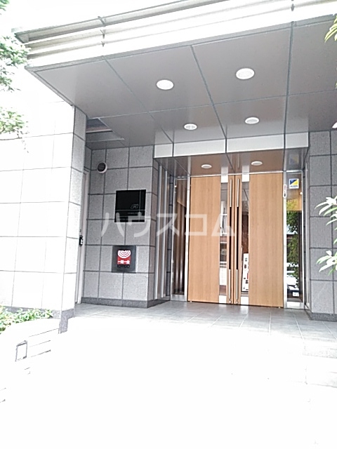 28/30 エントランス