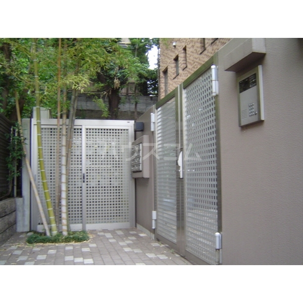 18/26 エントランス