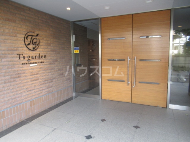 27/29 エントランス