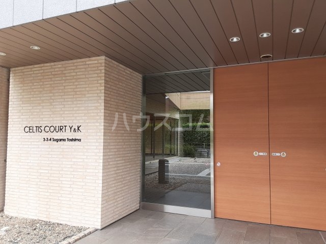 18/20 エントランス