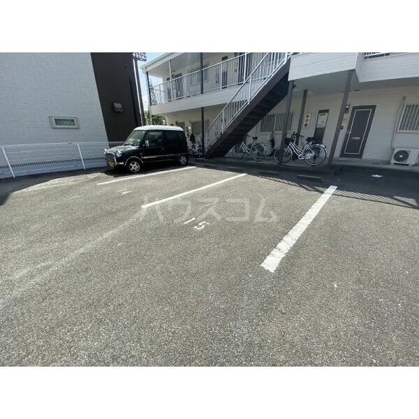 22/28 駐車場