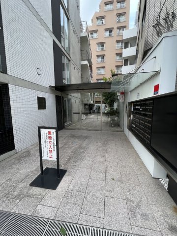 21/28 エントランス