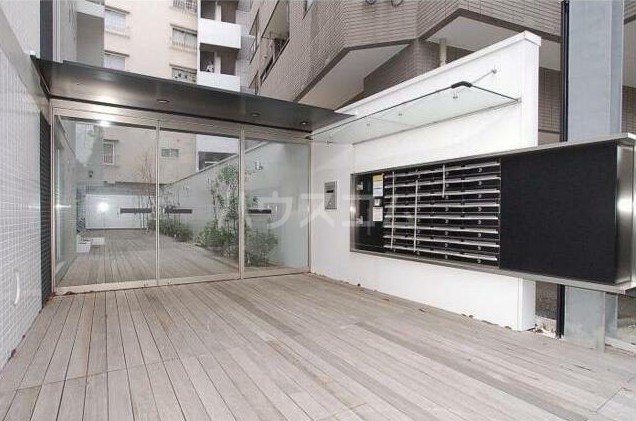 16/23 エントランス