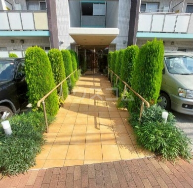 16/20 エントランス