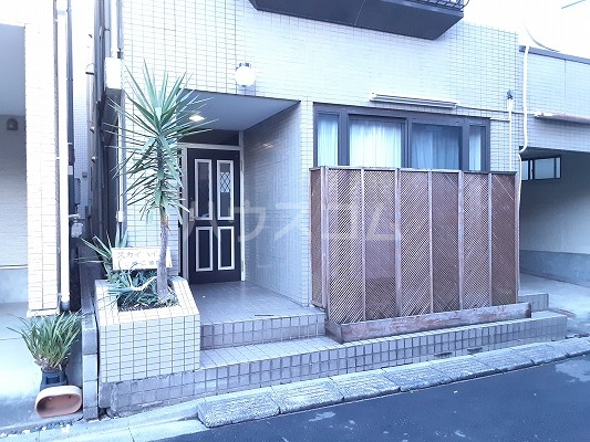 22/29 エントランス