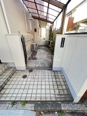 18/21 エントランス