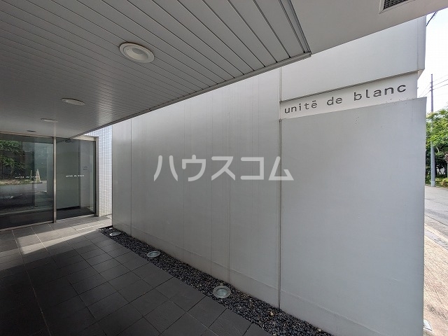 16/21 エントランス