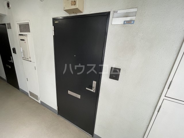 24/30 エントランス