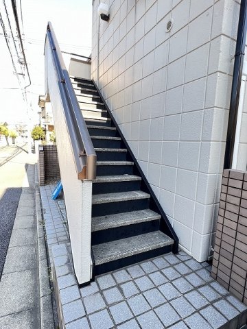 26/29 エントランス