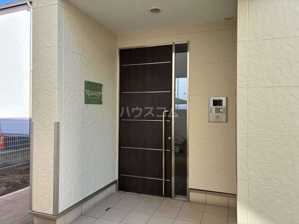 13/16 エントランス