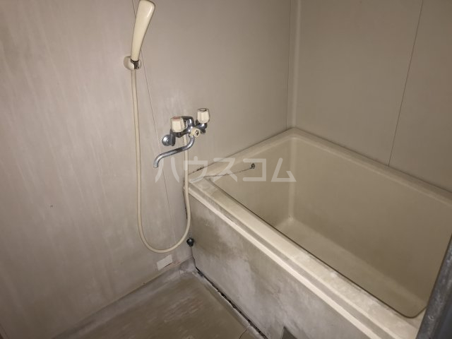 13/27 浴室