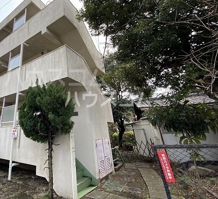 13/18 エントランス