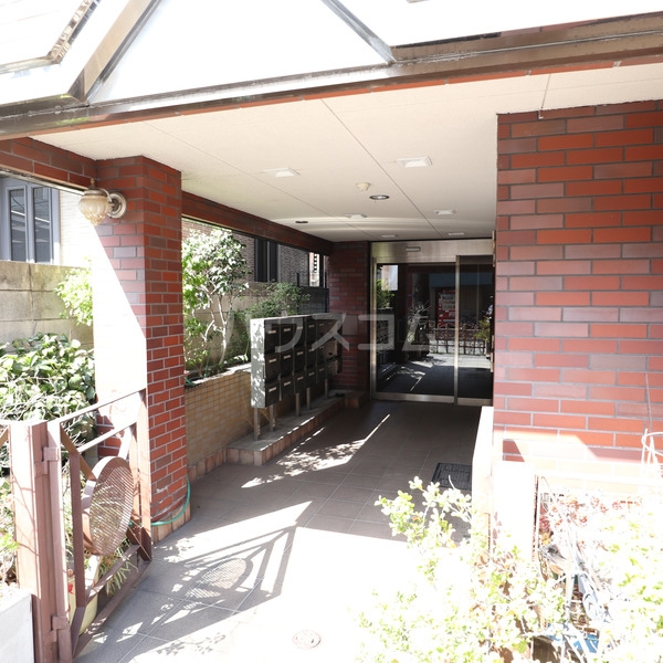 18/20 エントランス