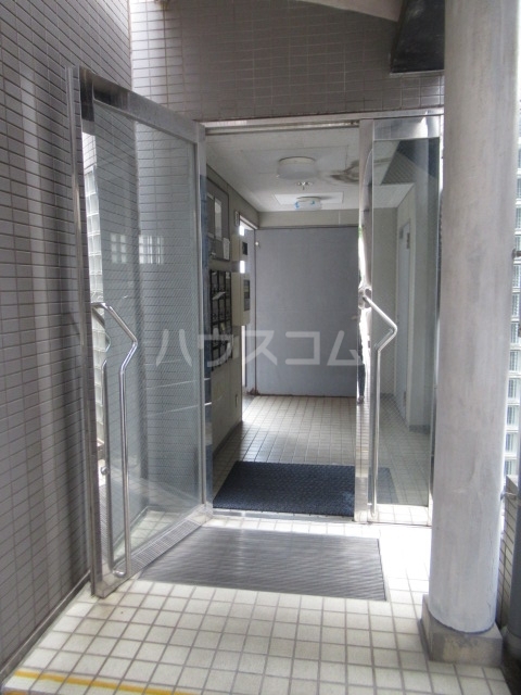 26/30 エントランス