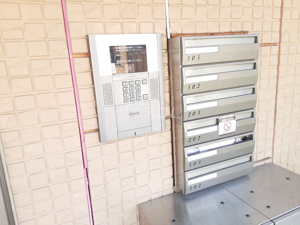 26/30 エントランス