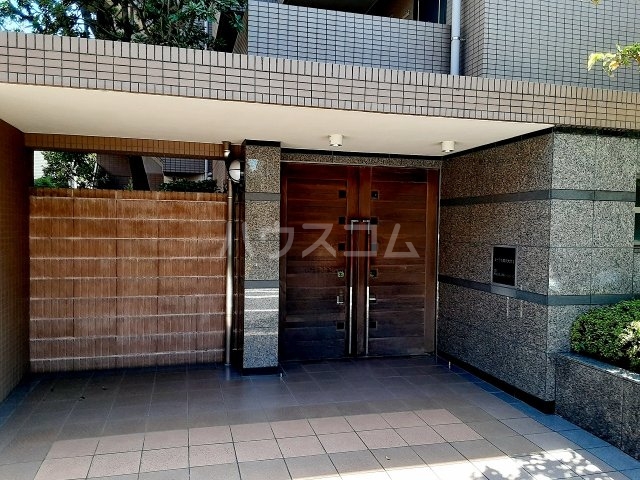 28/30 エントランス