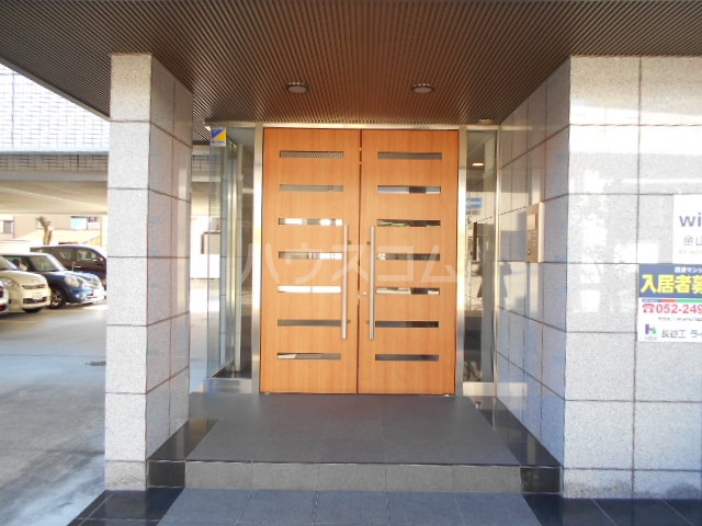 22/30 エントランス