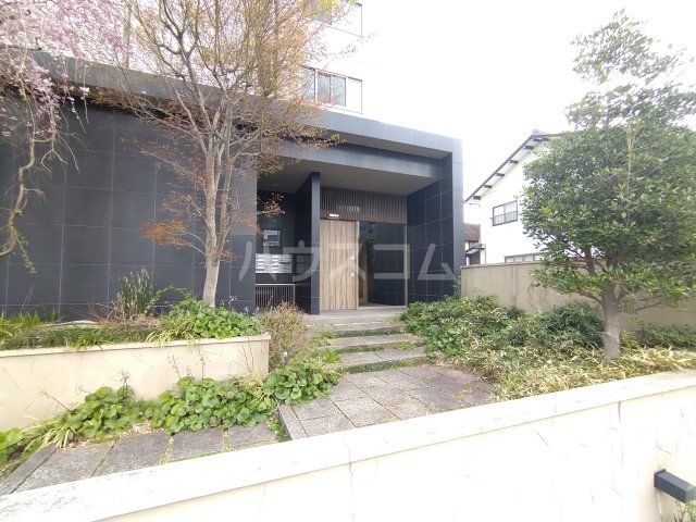 22/26 エントランス