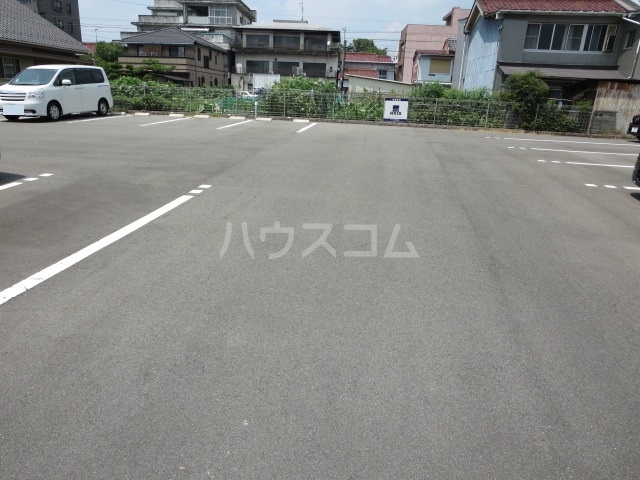 23/26 駐車場