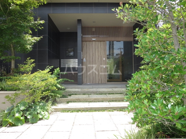 22/27 エントランス