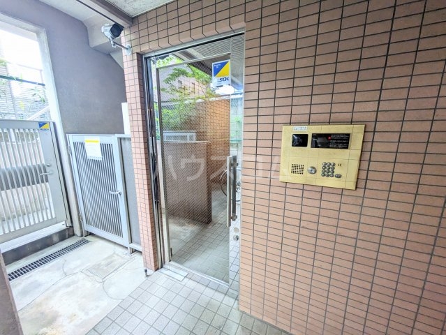 24/30 エントランス