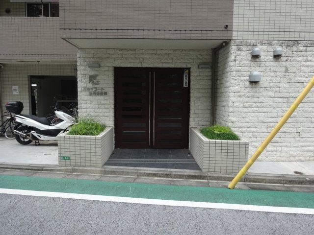 28/30 エントランス