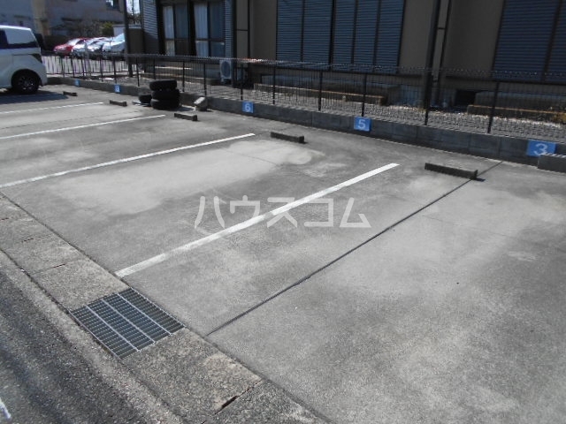28/30 駐車場