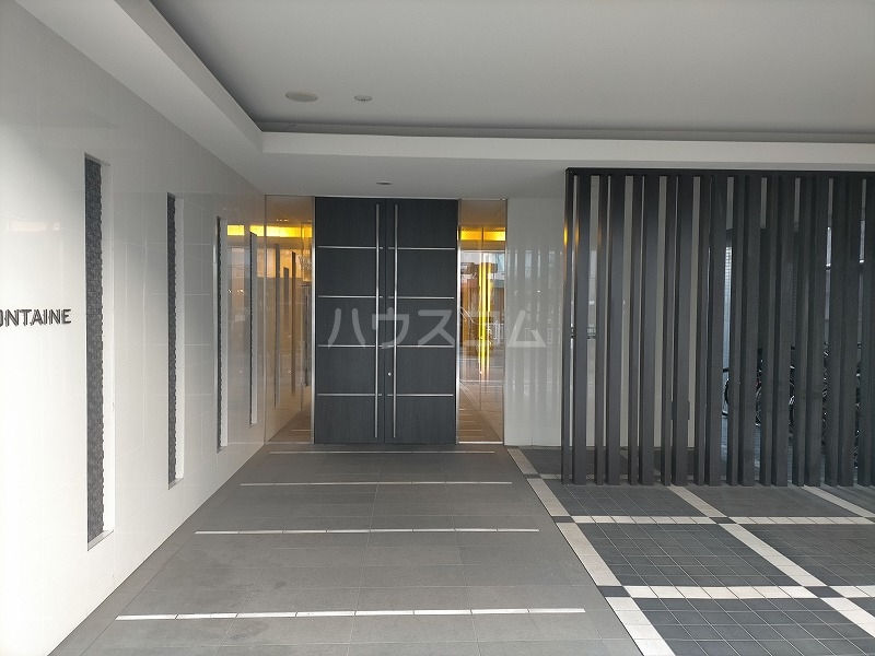 25/30 エントランス