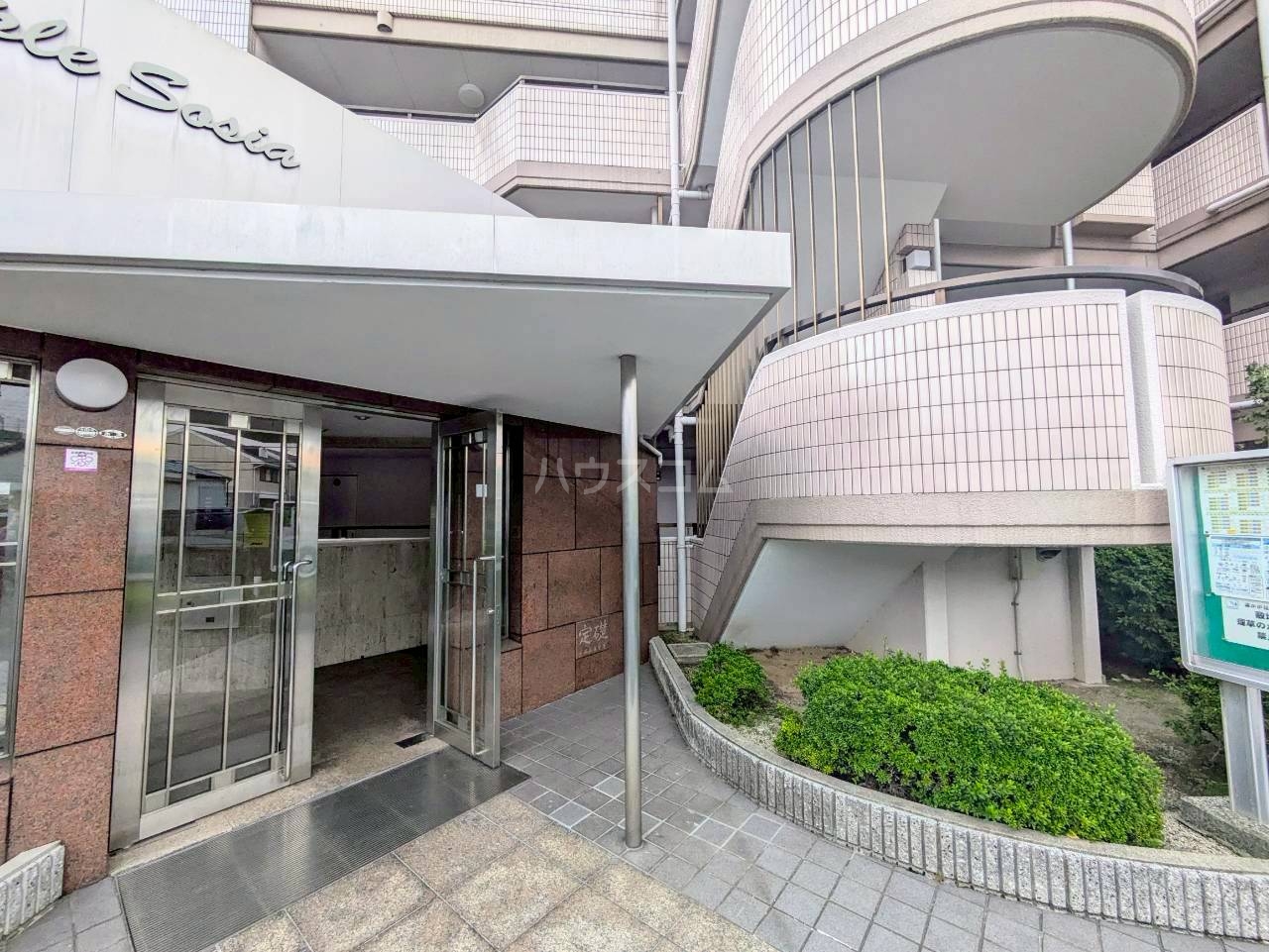 29/30 エントランス