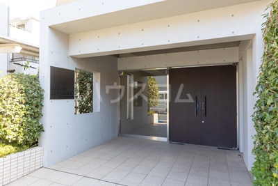 21/25 エントランス