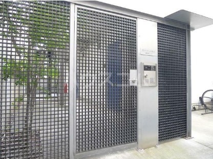 16/19 エントランス