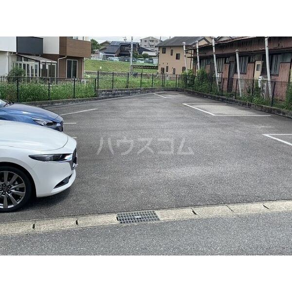 22/30 駐車場