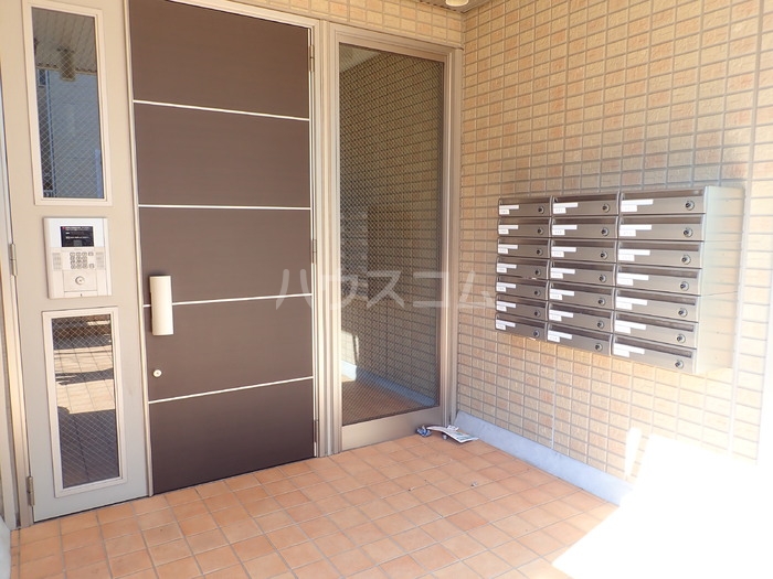 18/28 エントランス