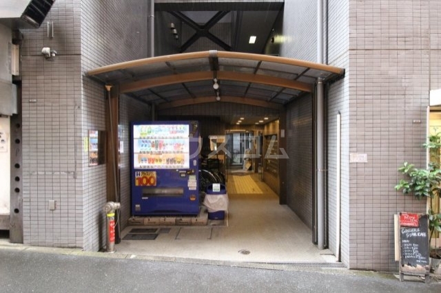 21/25 エントランス