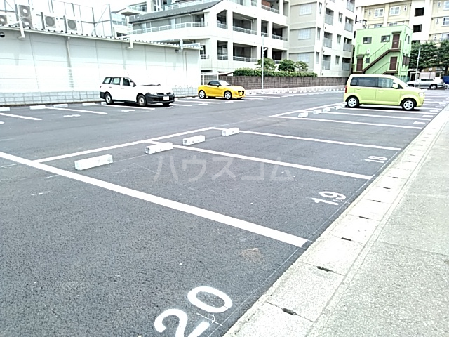 22/26 駐車場