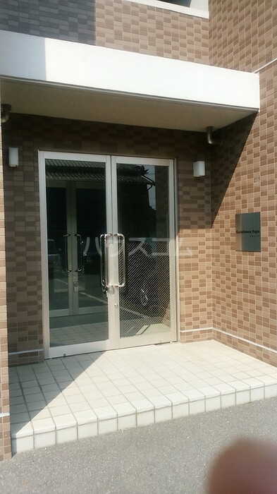 27/30 エントランス