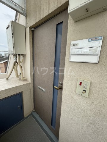 18/21 エントランス