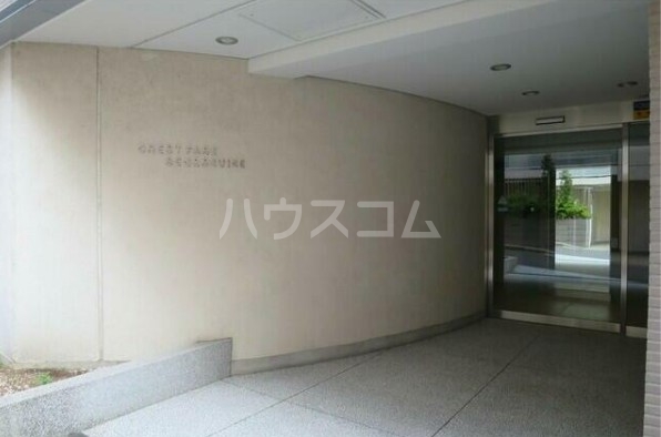 16/20 エントランス