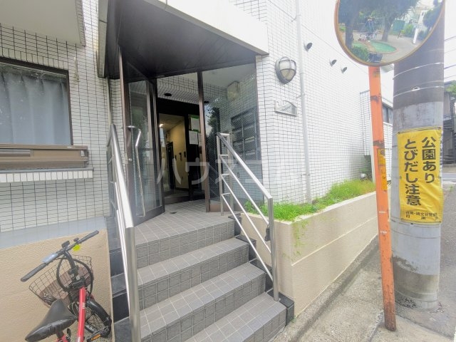 21/30 エントランス