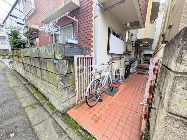 15/23 エントランス