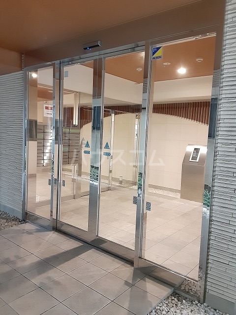 21/27 エントランス