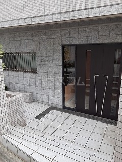 28/30 エントランス